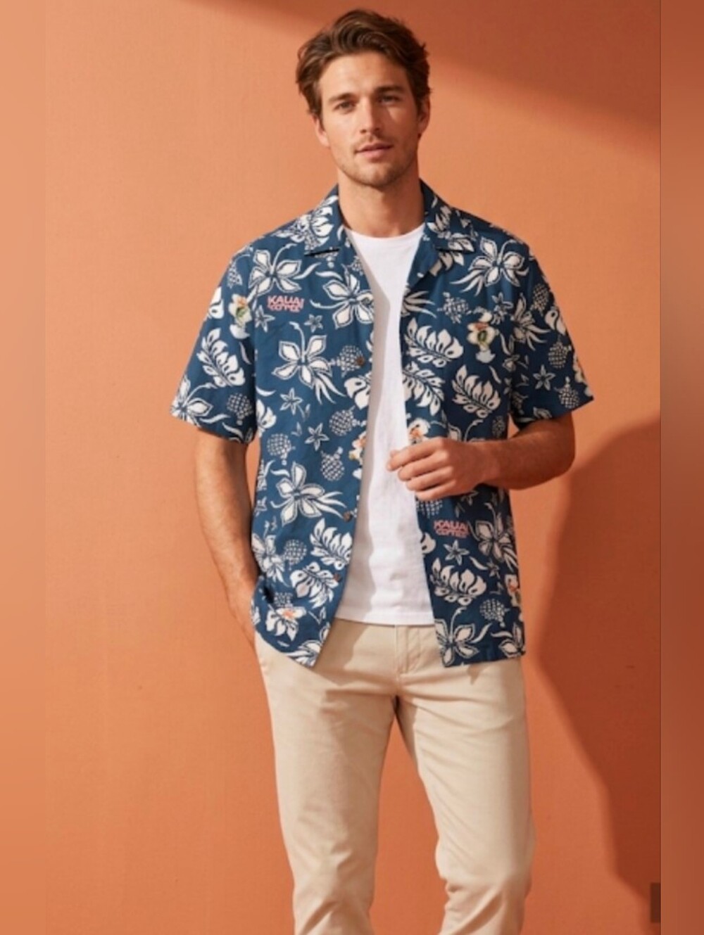 Men's F.S.P. by HTT Kauai Coffee Hawaiian Pineapple Floral, Small